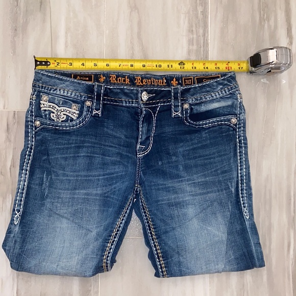 Rock Revival Arisa Crop, Style: EP9229C202, 30x23, EUC, $188 MSRP - Picture 4 of 13